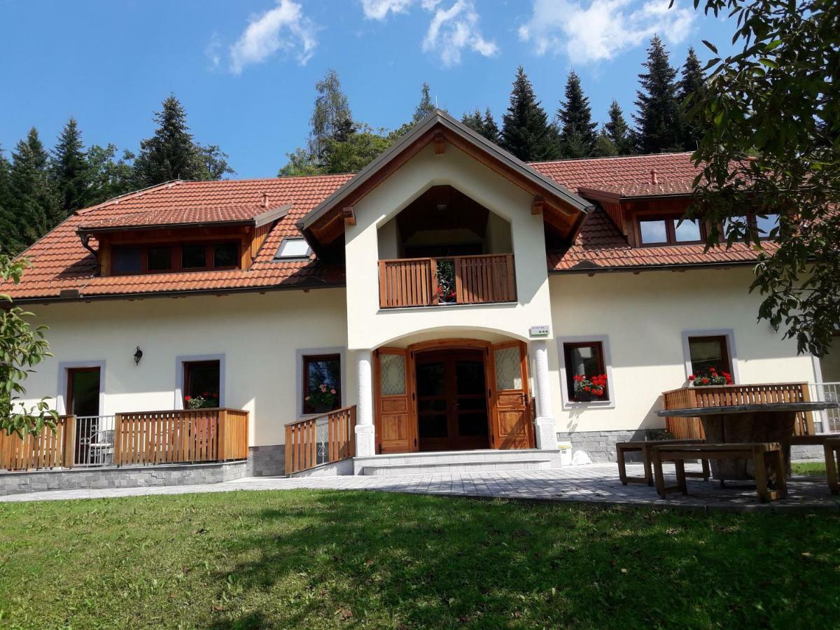 Simnovi Apartmaji - Surrounded By Nature 캄니크 외부 사진