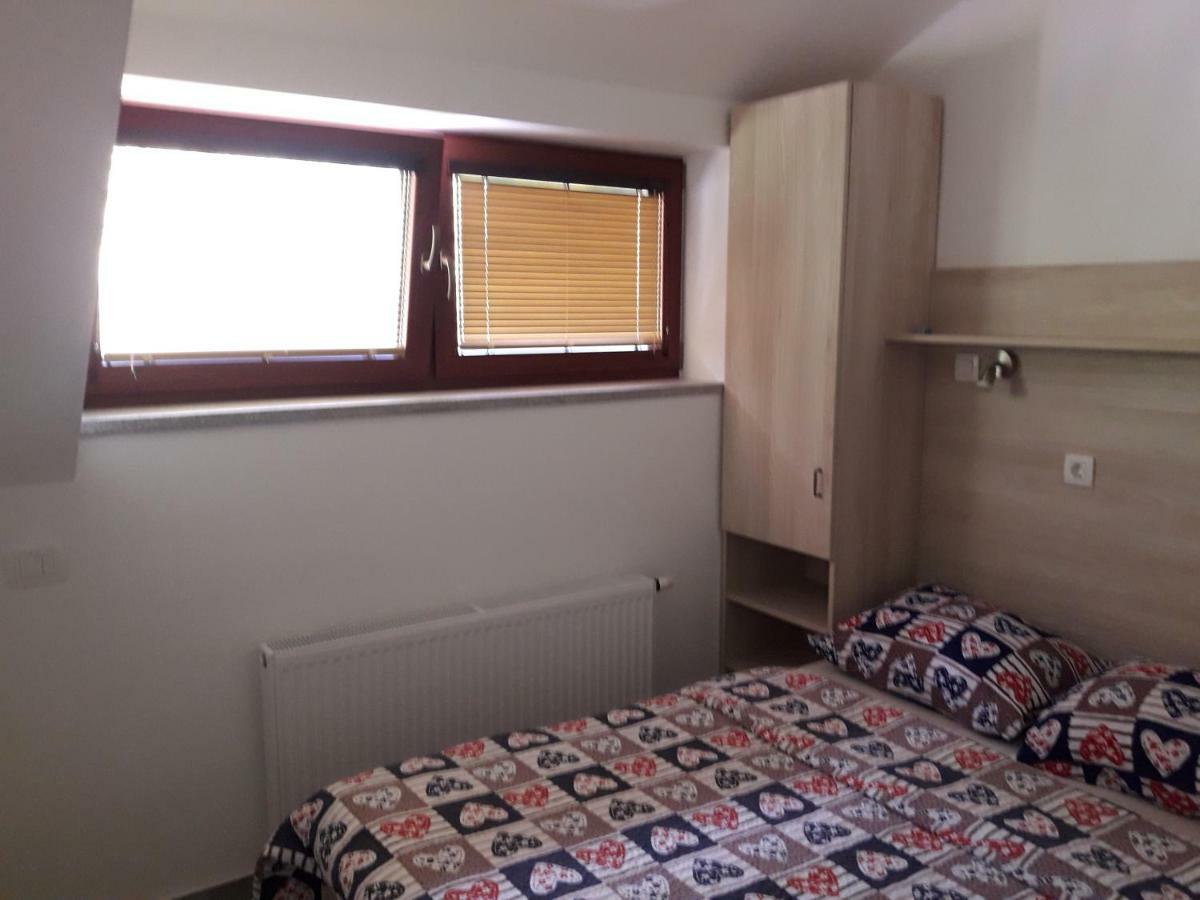 Simnovi Apartmaji - Surrounded By Nature 캄니크 외부 사진