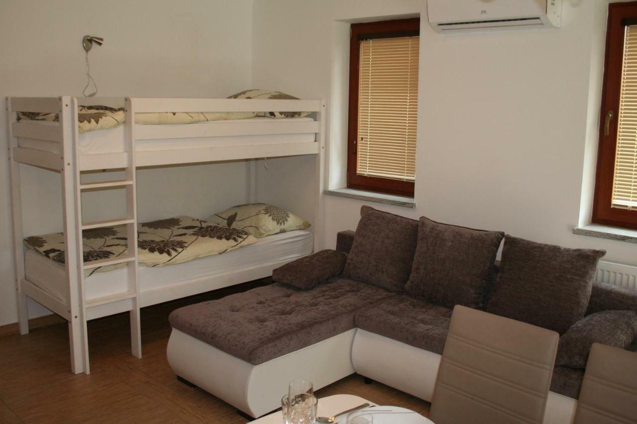 Simnovi Apartmaji - Surrounded By Nature 캄니크 외부 사진
