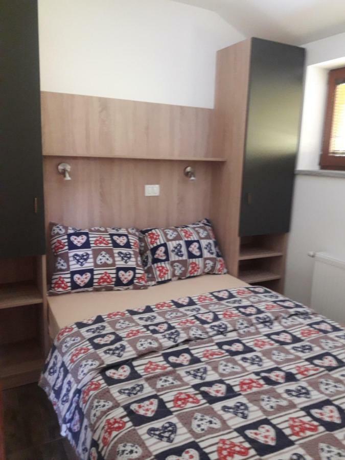 Simnovi Apartmaji - Surrounded By Nature 캄니크 외부 사진